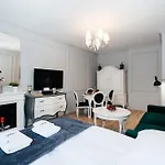 Maya's 70 - Garncarska Street Appartement