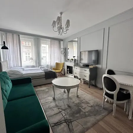 Maya's Flats & 70 - Garncarska Street