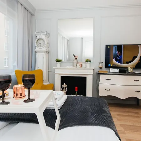 Maya's Flats & 70 - Garncarska Street غدانسك