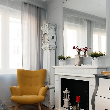 شقة Maya's Flats & 70 - Garncarska Street