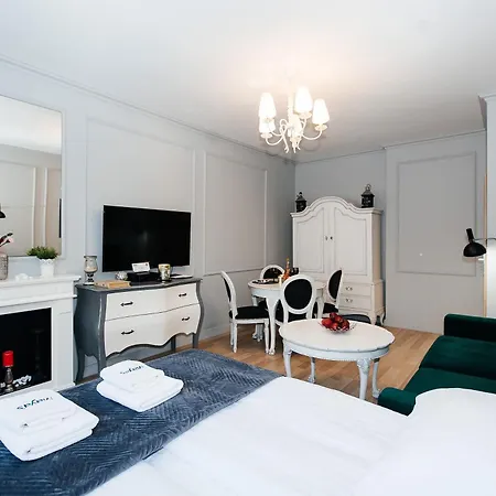 Maya's Flats & 70 - Garncarska Street شقة