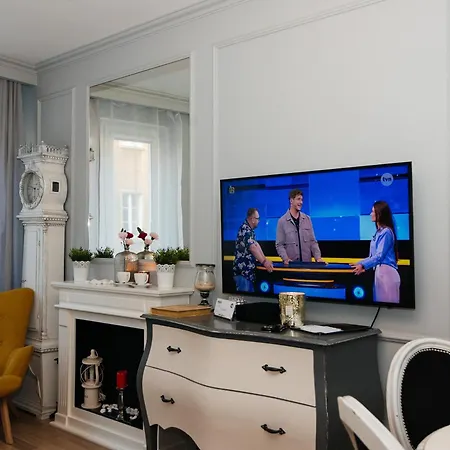 Maya's Flats & 70 - Garncarska Street