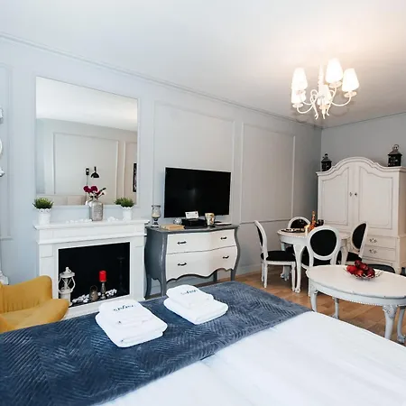 Maya's Flats & 70 - Garncarska Street *