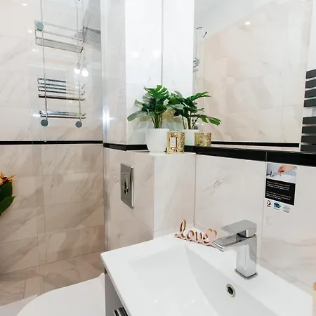 Maya's Flats & 70 - Garncarska Street