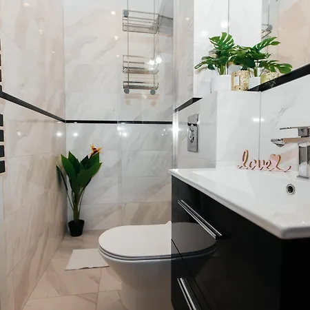 Maya's Flats & 70 - Garncarska Street شقة