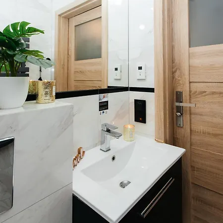 شقة Maya's Flats & 70 - Garncarska Street *