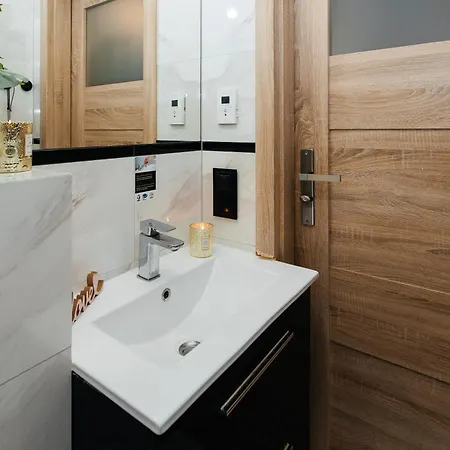 Maya's Flats & 70 - Garncarska Street شقة *