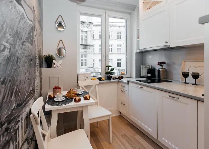 Maya's Flats & 70 - Garncarska Street