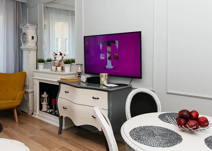 Maya's Flats & 70 - Garncarska Street Apartment