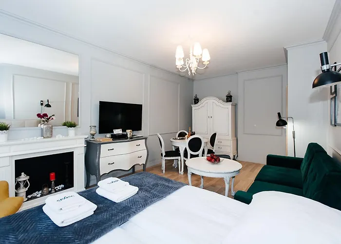 Maya's Flats & 70 - Garncarska Street Apartment