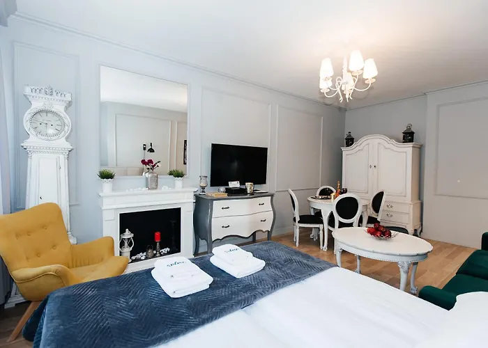 Maya's Flats & 70 - Garncarska Street *