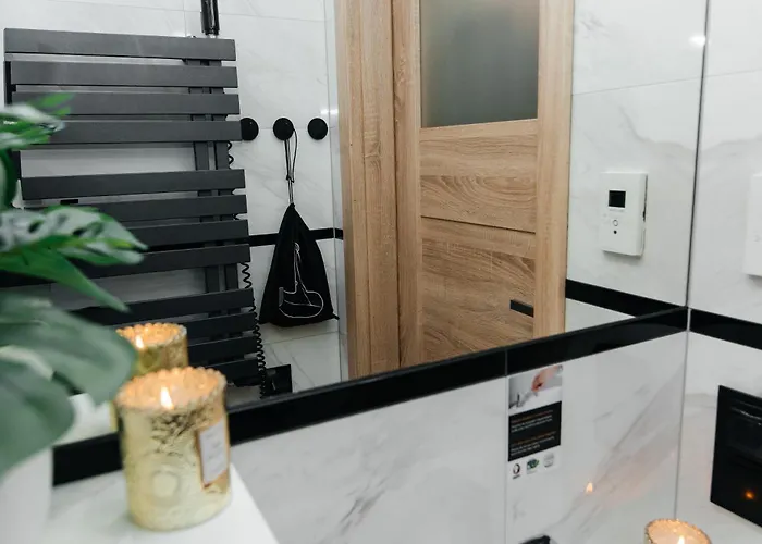 Maya's Flats & 70 - Garncarska Street Apartment *