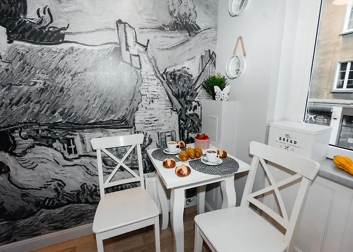 Maya's Flats & 70 - Garncarska Street Apartment