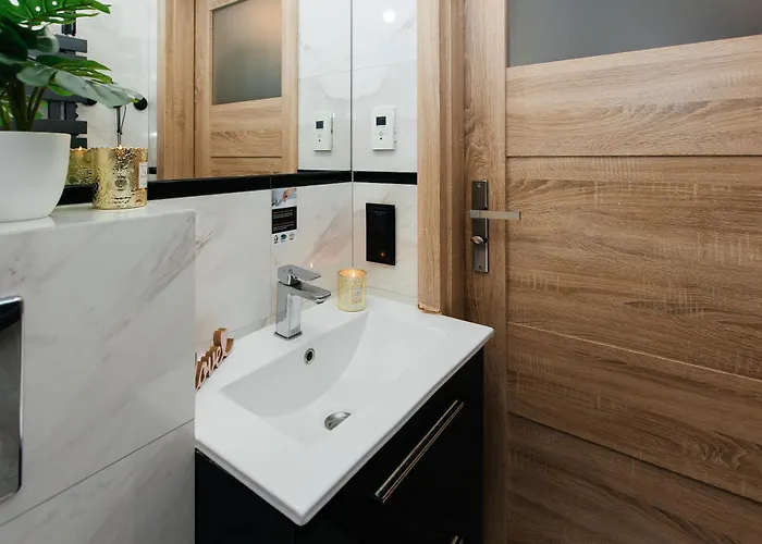 Maya's Flats & 70 - Garncarska Street Apartment *